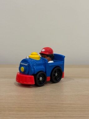 Fisher-Price Little People VINTAGE Train Engine Wheelie